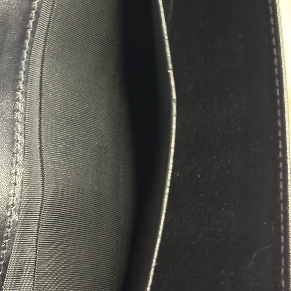 Gucci Black Leather Wallet with Silver Logo - Picture 5 of 12